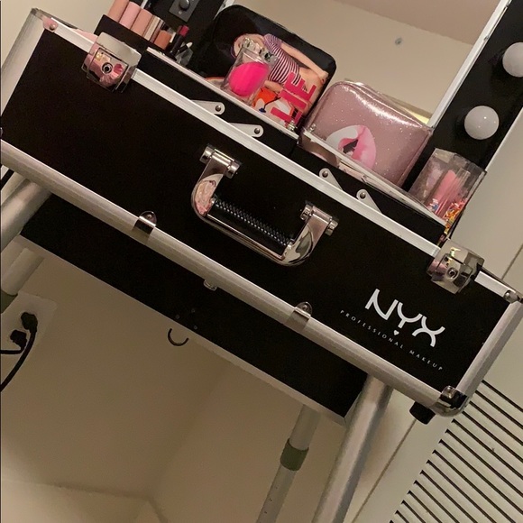 Makeup case - Picture 1 of 1